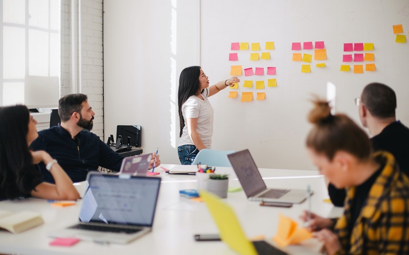 10 Advantages of E-Learning for Employees and Employers